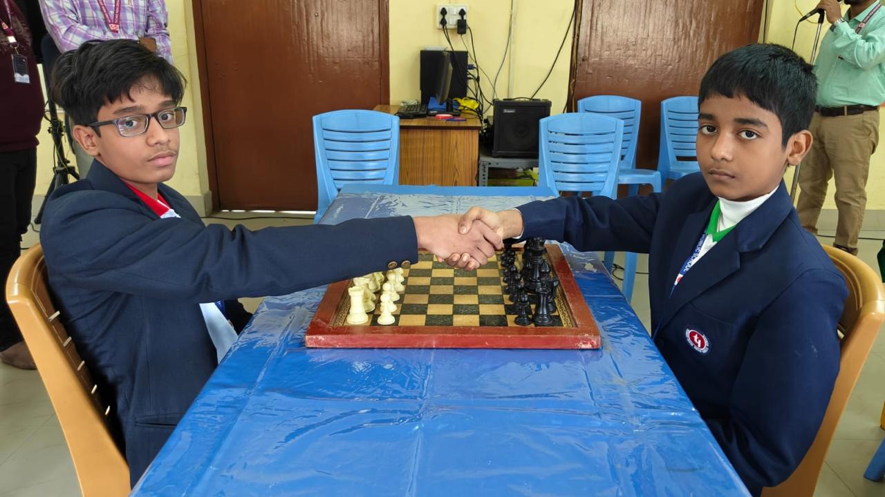 দাবায় মেধার নীরব লড়াই